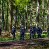 Einsatzkräfte suchen im niedersächsischen Bremervörde nach dem vermissten sechs Jahre alten Kind.