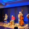 Ricardo Volkert & Friends schlugen mit den „Songs of Love & Peace“ das Gräbinger Publikum in ihren Bann