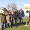 Gemeinsam gegen Motorradlärm: Stefanie Mährle (von links) und Gerd Oefele vom Landratsamt, Ederheims Zweite Bürgermeisterin Silvia Schröppel, Forheims Bürgermeister Andreas Bruckmeier, Gerhard Schappin, Alexander Kreipl und Wolfgang Renner, Leiter des Bauhofs. 