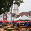 Bei anhaltendem Regen feierten die Kühbacherinnen und Kühbacher unverdrossen am Samstag ihr Marktfest.