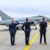 Für fünf Eurofighter des Taktischen Luftwaffengeschwaders 74 in Neuburg ging es am Montag nach Lettland. Dort beteiligt sich der Verband bis Ende des Jahres an der Nato-Mission "Verstärkung Air Policing Baltikum". Beim Verabschiedungsappell war auch Bayerns Ministerpräsident Markus Söder zu Gast. 