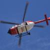 Bei einem Unfall bei Pitzling hat sich eine Mountainbikerin schwer verletzt und musste mit einem Hubschrauber in ein Klinikum geflogen werden.