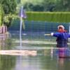 Wir haben uns in Günzburg, Burgau und Offingen umgeschaut. Teilweise sind Wohnungen komplett verwüstet, teilweise kämpfen Menschen noch gegen das Wasser. Die Bundeswehr hilft.