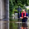 Wir haben uns in Günzburg, Burgau und Offingen umgeschaut. Teilweise sind Wohnungen komplett verwüstet, teilweise kämpfen Menschen noch gegen das Wasser. Die Bundeswehr hilft.