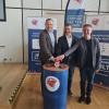 Landrat Thomas Eichinger, Dr. Tim Voegele und Dennis Brüntje (von links) gaben den Startschuss für das Projekt Mobile Retter im Landkreis Landsberg.