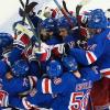 Die New York Rangers feiern ihren Sieg.