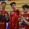 Zufrieden, aber nicht begeistert: Yannick Meye, Alexander Jahn und  Noah Heisch beklatschen einen Erfolg des VfL Günzburg. In Simbach erzielten diese drei Handballer zusammen zehn Tore.