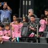 Pause wegen einer Muskelverletzung: Lionel Messi schaut mit seiner Familie beim MLS-Spiel seiner Mannschaft zu.