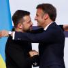 Der ukrainische Präsident Wolodymyr Selenskyj (l) kam mit Frankreichs Präsident Emmanuel Macron in Paris zusammen.