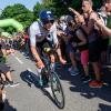 Magnus Ditlev, Triathlet aus Dänemark, fährt beim Datev Challenge Roth während der Radetappe am Solarer Berg.