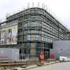 In der Pilsener Straße in Göggingen entstehen die Augsburg Offices Lofts. Hinter der bronzenen Fassade entstehen nachhaltige und moderne Büroflächen.                               