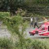 Menschen, die noch nach dem Erdbeben am 3. April im Taroko-Nationalpark festsaßen, konnten gerettet werden und verlassen in Begleitung von Rettungskräften den Hubschrauber.