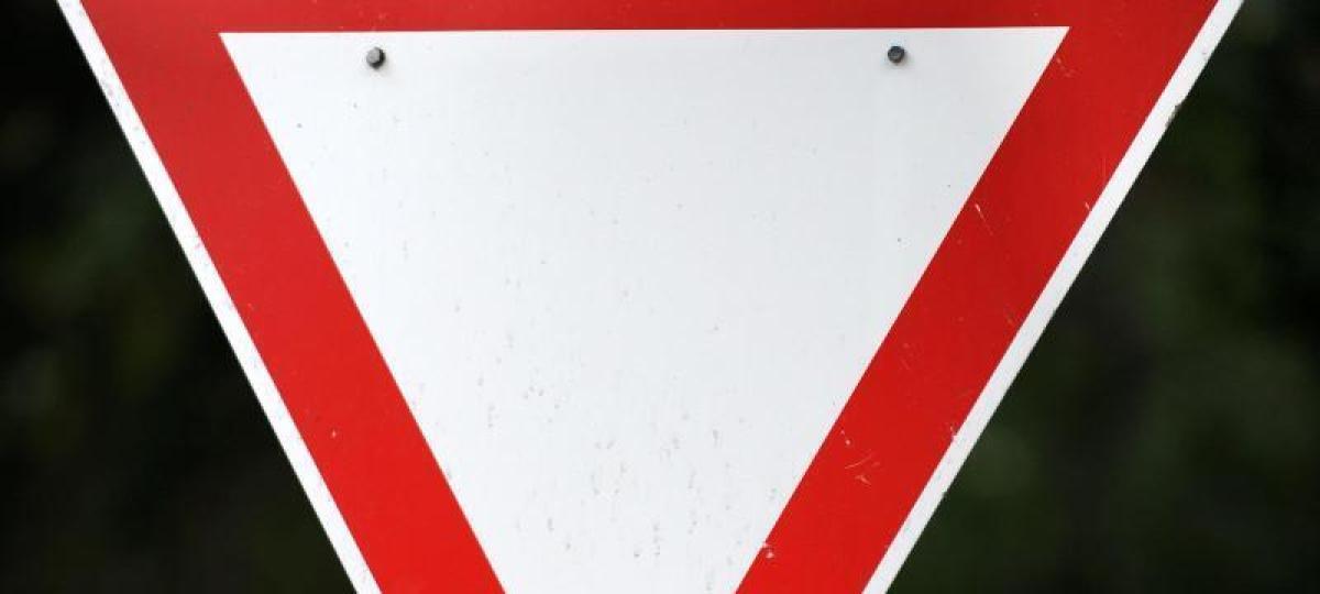 Missachtete Vorfahrt: 10.000 Euro Schaden nach Unfall in Röfingen