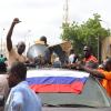 Demonstranten in Nigers Hauptstadt Niamey nach dem Militärputsch im vergangenen Sommer. Der Niger wendet sich wie zuvor seine Nachbarn Mali und Burkina Faso von den westlichen Partnern, insbesondere Ex-Kolonialmacht Frankreich, ab und Russland zu.