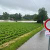 Die anhaltenden Regenfälle sorgen im Landkreis Aichach-Friedberg für Überschwemmungen. Feuerwehren sind im Dauereinsatz.