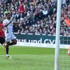 Oladapo Afolayan (2.v.l.) vom FC St. Pauli trifft zur Gäste-Führung.