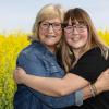 Stammzellspenderin Josephine Lippitz (rechts) aus Wülfershausen traf zum ersten Mal auf Sylvia Born aus Bochum, der sie das Leben gerettet hat. Die Freude war bei beiden Frauen groß.