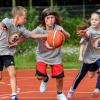 Mit Eifer bei der Sache sind die Schülerinnen und Schüler in der Schwäbischen Basketball Grundschulliga (SBGGL).
