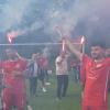 Meister der A-Klasse West 1: Völlig losgelöst starteten auch die Fans von Türkiyemspor Krumbach in eine lange Nacht.