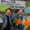 Vor dem Oberverwaltungsgericht Berlin-Brandenburg protestierten Aktivisten der Deutschen Umwelthilfe.