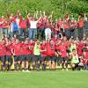 Helle Freude: Der TSV Langenhaslach feiert mit seinen Fans den Klassenerhalt in der Kreisklasse.