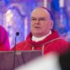 Der katholische Augsburger Bischof Bertram Meier sagt: „Wir wollen den Menschen den christlichen Glauben nicht aufdrücken oder gar eintrichtern, wir wollen ihn anbieten.“