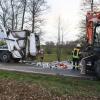 Ein Müllfahrzeug der Firma Kühl auf der Straße Walchshofen Inchenhofen<br>Feuer gefangen<br>Mehrere Feuerwehr waren im Einsatz. Der verkohlte Müll wurde mit einem<br>Container abtransportiert<br>