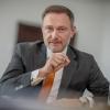 "Unsere Sozialsysteme sind allerdings sehr komplex geworden und haben oft paradoxe Ergebnisse", kritisiert Finanzminister und FDP-Chef Christian Lindner. 