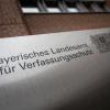 «Bayerisches Landesamt für Verfassungsschutz» steht auf einem Metallschild vor dem Gebäude.