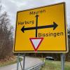 Im Umfeld der Kreuzung, an der die Straßen Harburg - Schaffhausen (Bissingen) und Großsorheim - Mauren zusammentreffen, stehen jetzt große Hinweistafeln.
