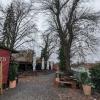 Der Biergarten im Ex-Tagblatt auf der Insel in Neu-Ulm hat eine einzigartige Lage.
