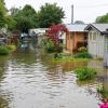 Die anhaltenden Regenfälle sorgen im Landkreis Aichach-Friedberg für Überschwemmungen. Feuerwehren sind im Dauereinsatz.