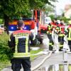 Die anhaltenden Regenfälle sorgen im Landkreis Aichach-Friedberg für Überschwemmungen. Feuerwehren sind im Dauereinsatz.