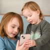 Kinder, die viel am Handy hängen,  können sich oft weniger gut in die Lage anderer Menschen hineinversetzen.