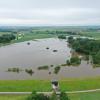 Die anhaltenden Regenfälle sorgen im Landkreis Aichach-Friedberg für Überschwemmungen. Feuerwehren sind im Dauereinsatz.