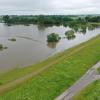 Die anhaltenden Regenfälle sorgen im Landkreis Aichach-Friedberg für Überschwemmungen. Feuerwehren sind im Dauereinsatz.