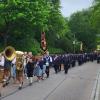 In einem stattlichen Festzug zogen die Feuerwehrleute aus Inchenhofen, Sainbach und Oberbachern zur Wallfahrtskirche. Dort fand der Festgottestdienst anlässlich des 150-jährigen Jubiläums der Feuerwehr Inchenhofen statt.