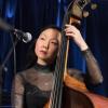 Bassistin Linda May Han Oh gastiert im Neuburger Birdland.