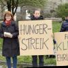 Eine Mahnwache machte vor dem Weilheimer Landratsamt auf einen Klima-Hungerstreik aufmerksam, an dem sich auch der Bruder von Maiken Winter beteiligt.