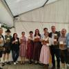 Ein fröhliches Prosit von Veranstaltern und Gästen auf das Fest der Schlossbrauerei Unterbaar!