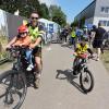 Die BVB-Triumphfahrt zum Einzug in das Champions League Finale verlagerte Fan Andreas Sausel mit Kindern Leopold und Theresa vom Dortmunder Borsigplatz nach Burgheim.