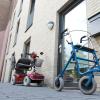 Einen elektrischen Krankenfahrstuhl hat ein Mann in Neu-Ulm gestohlen. 