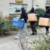 Nach der Festnahme von Daniela Klette setzt die Berliner Polizei ihren Einsatz in der Wohnung der früheren RAF-Terroristin fort.