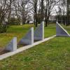 Im Nogent-Park in Gersthofen erinnert eine Gedenkstätte an ehemalige Zwangsarbeiter. Jetzt wurde die Gedenkstätte um 100 Namen erweitert.
