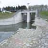 Das Hochwasserrückhaltebecken in Holzhausen soll die Singold-Anrainergemeinden vor weiteren Fluten, wie dem verheerenden Pfingsthochwasser im Jahr 1999, schützen.  