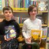 Sie sind die Sieger des Bezirksentscheids des Vorlesewettbewerbs des Deutschen Buchhandels: Kilian Busch aus Kaufbeuren und Jakob Waldow aus Friedberg.