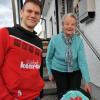 Torjäger Thilo Brugger war viele Jahre Stammgast bei Erna Schmidt. Die 84-Jährige hat sich um die SCV-Trikots gekümmert. 