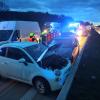 Bei einem Unfall auf der A8 zwischen Günzburg und Burgau sind am Freitagabend drei Menschen verletzt worden.