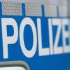Wer hat gesehen, wie ein Auto in Pfaffenhofen am Montagmorgen angefahren wurde? Die Polizei Weißenhorn bittet um Hinweise.