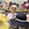 Seit 60 Jahren führt Anneliese Hartung den Hutsalon am Dom. Ihre Hüte sind Handarbeit.                                   